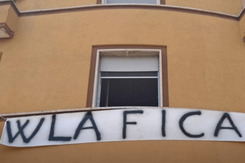 Pride di Latina: dalla finestra appare lo striscione "Viva la f*ca", intervengono i carabinieri - Schermata 2017 06 26 alle 10.58.51 - Gay.it