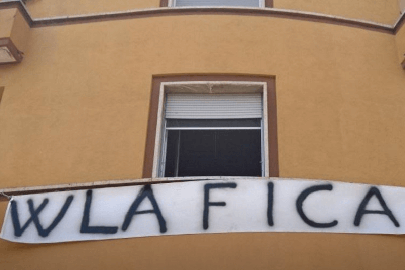L’autore dello striscione “W la f*ca” ha spiegato il suo gesto: “Lo rifarei, il Pride è osceno”
