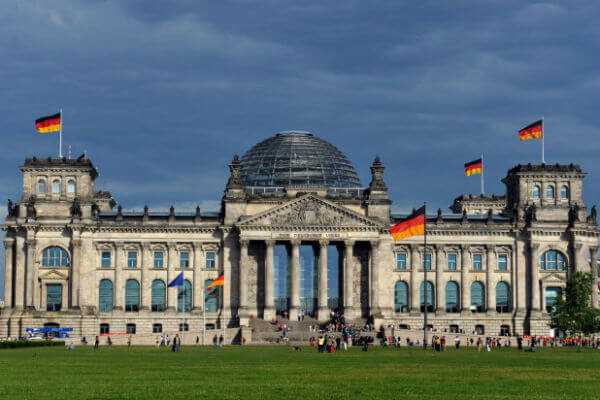 Germania: sì del Parlamento al risarcimento di 5000 gay vittime delle leggi naziste - bundestag 2 - Gay.it
