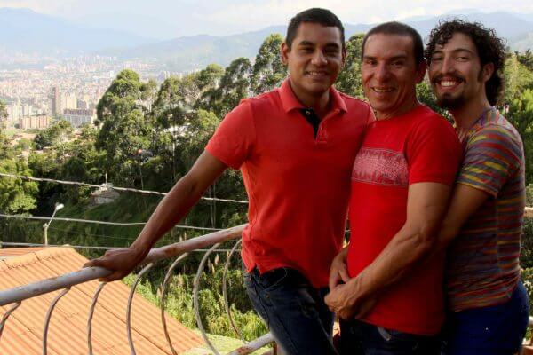 Colombia, il poliamore è realtà: ecco il primo matrimonio tra tre uomini - colombia 1 - Gay.it