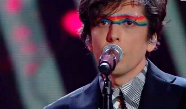 Ermal Meta, nel nuovo video Ragazza Paradiso celebra l'amore LGBT - ermal meta 2 - Gay.it