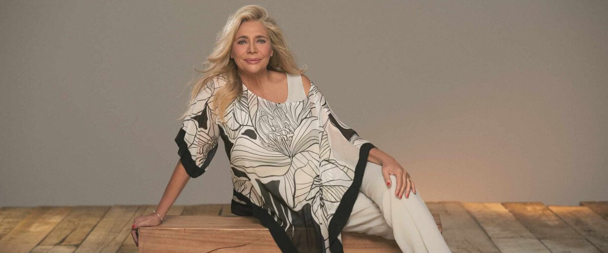 Mara Venier: "Tutti i gay della mia vita" - mara venier per luisa viola la collezione primavera estate 2017 dai caftani ai jeans - Gay.it