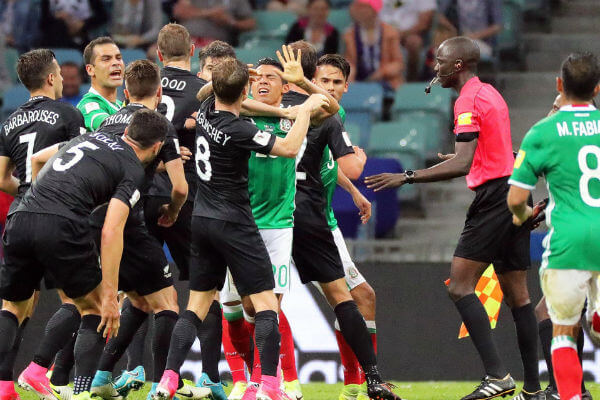 La Federazione Calcio del Messico ai tifosi: "Basta cori omofobi allo stadio" - messico 1 - Gay.it