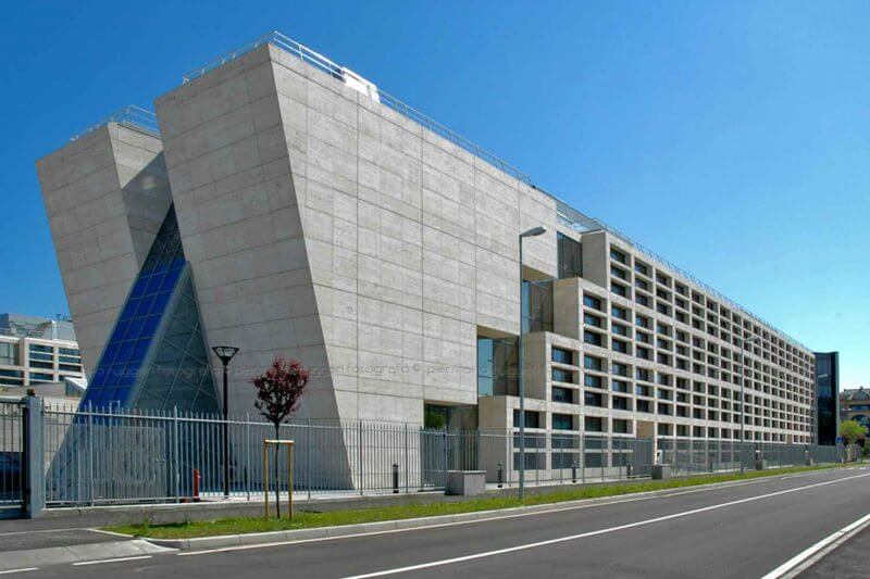 Rimini, licenziato perché gay: il giudice lo reintegra al lavoro