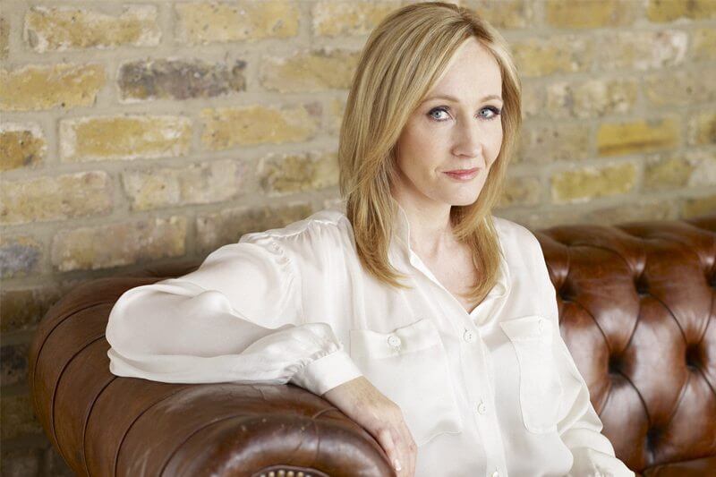 J.K. Rowling continua la sua battaglia contro i giovani trans: "è un nuovo tipo di terapia di conversione per i gay" - rowling - Gay.it
