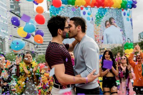 Sense8, mezzo milione di firme per chiedere a Netflix di salvare la serie: "Promuove tolleranza, apertura, rispetto" - sense8 - Gay.it