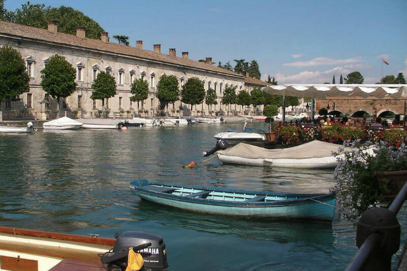 “Questo è il trans di merda del mercatino”: denunciato consigliere comunale di Peschiera del Garda