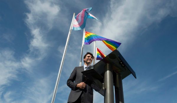 Il premier del Canada icona LGBT: "Faremo una legge per cancellare le condanne del passato frutto di omofobia" - trudeau 2 bella 1 - Gay.it