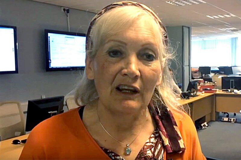 Candidata alle elezioni: “Non bevete l’acqua del rubinetto, è piena di ormoni, fa diventare gay”