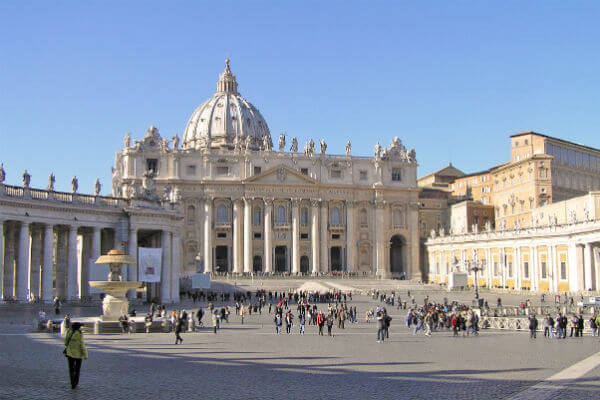 Vaticano, fermato un monsignore: festini gay e droga nell'ex palazzo di Ratzinger - vaticano 1 - Gay.it
