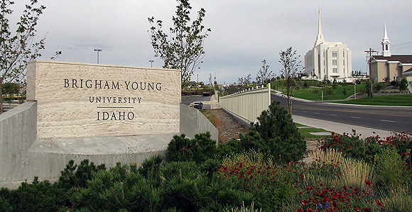 Università licenzia professoressa per un post a sostegno delle persone LGBT - 580 BYU Idaho - Gay.it