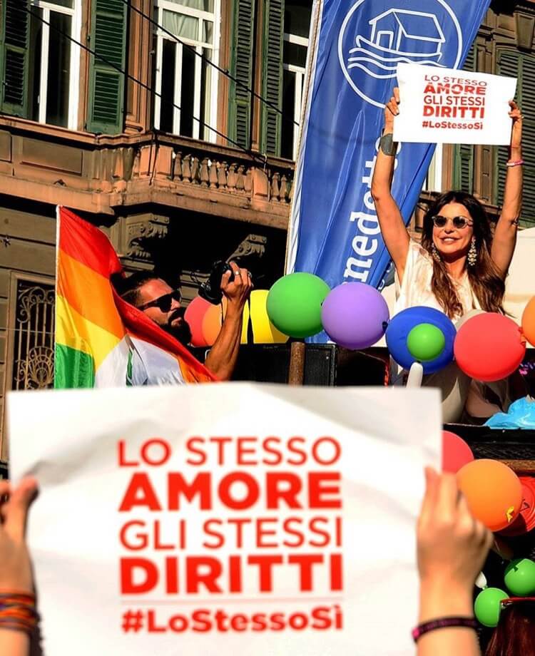 Alba Parietti: "Oggi lotto per le trans, le più discriminate dalla società" - FullSizeRender 3 - Gay.it