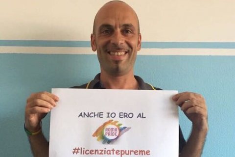 #Licenziatepureme: la campagna in difesa del pompiere al Pride di Roma - IMG 20170712 WA0048 1 - Gay.it