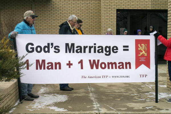 Quando i cattolici americani lottavano contro i matrimoni gay: il video - cattolici americani 2 - Gay.it