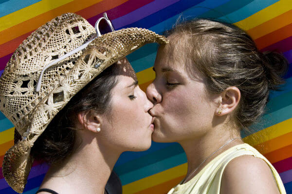 Matrimoni e adozioni gay, il Corriere dà voce ai giovani italiani: ecco le loro risposte - giovani gay 2 - Gay.it