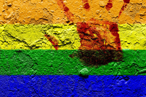 Insegnante perde il lavoro dopo il coming out: "Liquidato con un grazie" - maestro bisessuale 2 - Gay.it