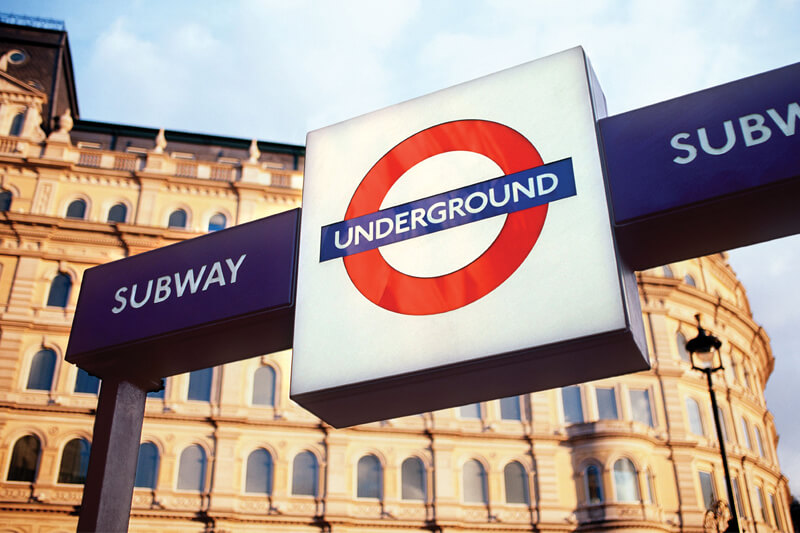 Londra, svolta genderless in metro: “Hello everyone” al posto di “Ladies and gentlemen”