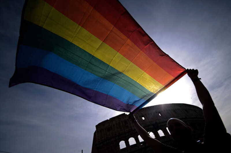 Roma Pride: procedimento disciplinare contro il pompiere che ha sfilato in divisa