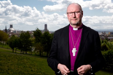 Un vescovo della Chiesa di Inghilterra sarà il padrino del Liverpool Pride - reverendo - Gay.it