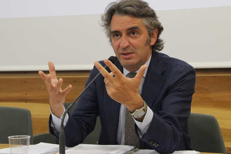 Verona, il nuovo sindaco Sboarina vuole ritirare i libri “gender” da scuole e biblioteche
