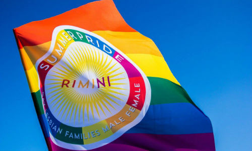 Rimini, il parroco contro il corteo riparatore: "Iniziativa non nostra e non la condividiamo" - summer pride rimini 1 1 - Gay.it