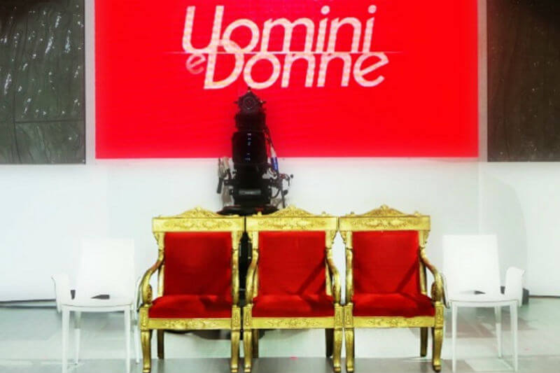 Uomini e donne, Maria De Filippi conferma il trono gay