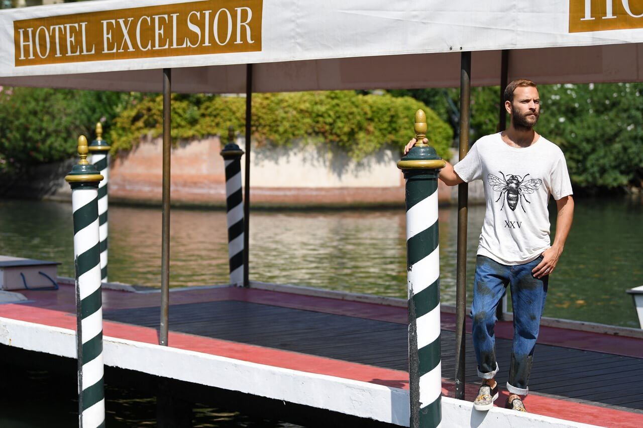 Per la prima volta un ‘madrino’ al Festival di Venezia: è Alessandro Borghi - Alessandro Borghi 3 - Gay.it