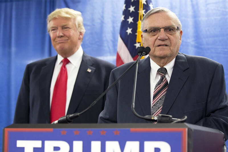 Trump è pronto a perdonare Joe Arpaio, lo sceriffo che odia gay e immigrati