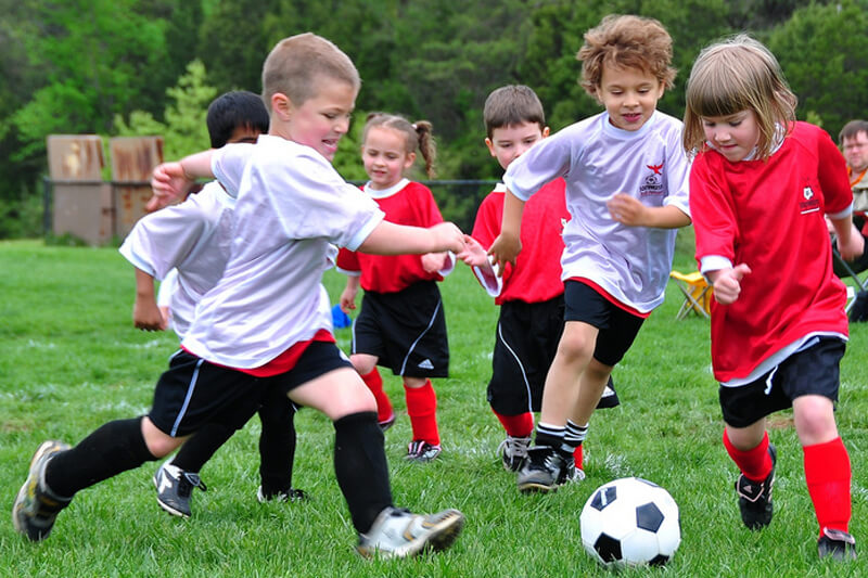 La lettera di un papà contro le bambine che giocano a calcio: Mio figlio  ha diritto a una squadra di soli maschi 