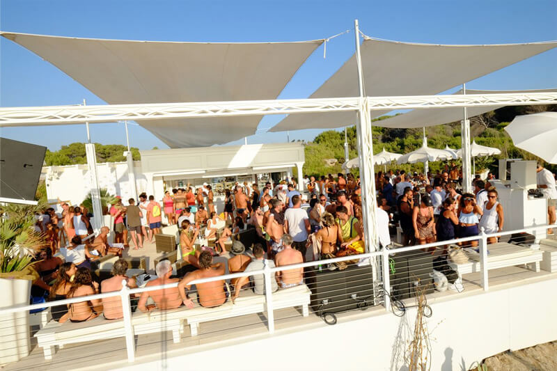 Omofobia a Gallipoli, il G Beach replica alle accuse: “Erano effusioni spinte”