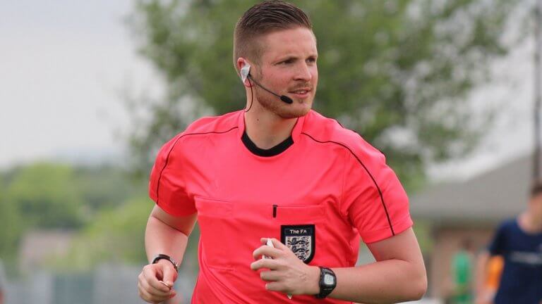 Ryan Atkin, primo arbitro di calcio gay: "L'omofobia è un problema, ma le regole del gioco si possono cambiare" - ryan atkin 1 - Gay.it