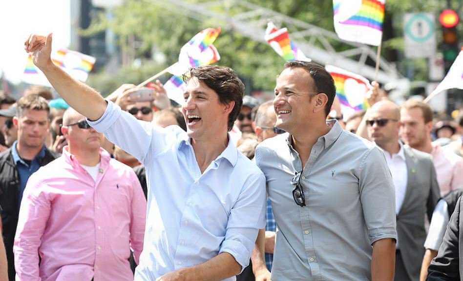 Canada: il premier Trudeau sfila con il primo ministro irlandese (gay) Varadkar - trudeau varadkar 1 - Gay.it