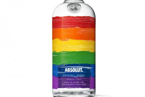 Vodka arcobaleno, arriva in Italia la bottiglia a sostegno della comunità LGBT - Absolut Rainbow edition 750 ml - Gay.it