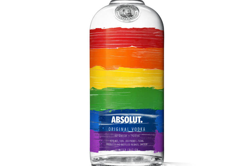 Vodka arcobaleno, arriva in Italia la bottiglia a sostegno della comunità LGBT - Absolut Rainbow edition 750 ml - Gay.it