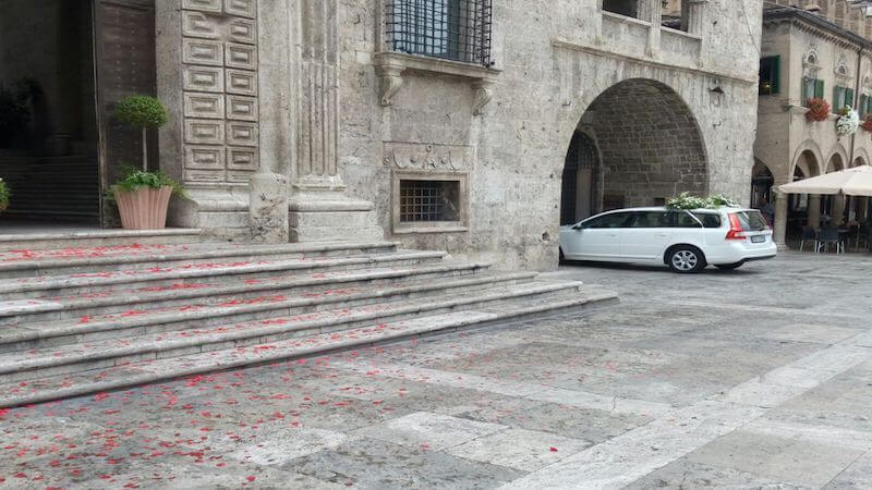 Ascoli, coppia gay derisa e insultata in piazza dopo l'unione civile - ascoli omofobia 2 - Gay.it