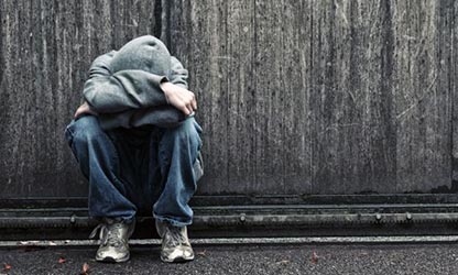 Gay cacciati di casa dalle famiglie, il più giovane aggredito e minacciato per strada - gay napoli 2 - Gay.it