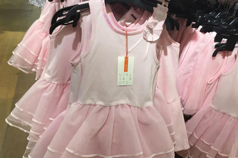 Londra, svolta John Lewis: i vestiti fino ai 14 anni sono gender neutral