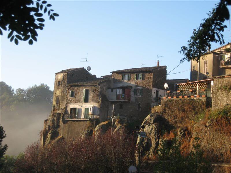 Omofobia in Chiesa: "Angelo è gay, non può farti da padrino alla cresima" - labico 2 - Gay.it