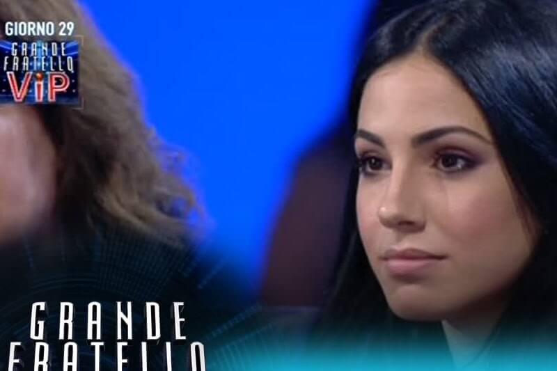Grande Fratello Vip, Giulia De Lellis esagera: ‘se gay o drogati mi chiedono un tiro di sigaretta gliela lascio’