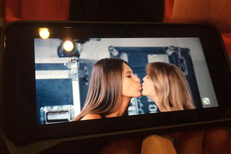 Miss Italia 2017: le miss si baciano sulla bocca