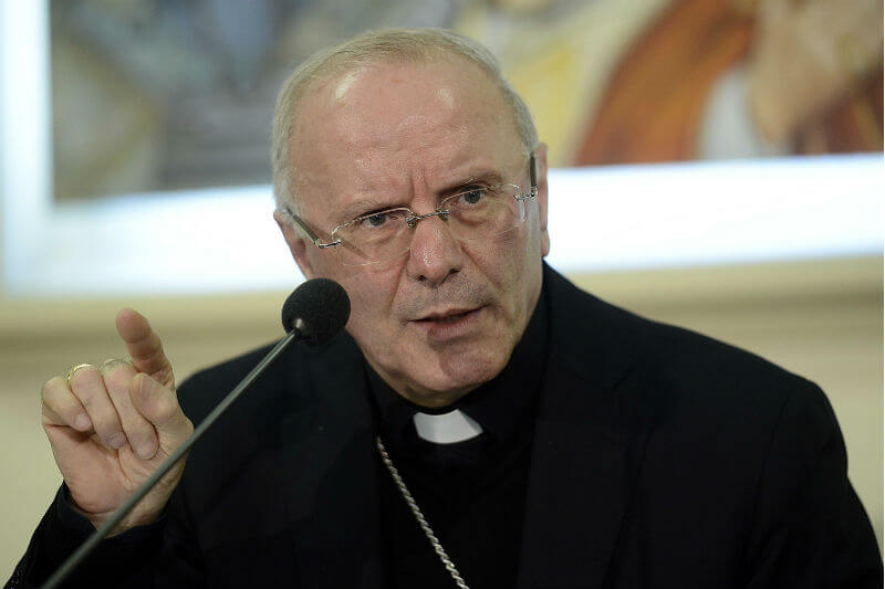 Comunità LGBT contro monsignor Galantino: “Basta lotte tra poveri”