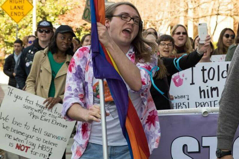 Stati Uniti, esplode il caso dell'attivista intersex ucciso dalla polizia: "Aveva solo un coltello" - schultz 4 - Gay.it