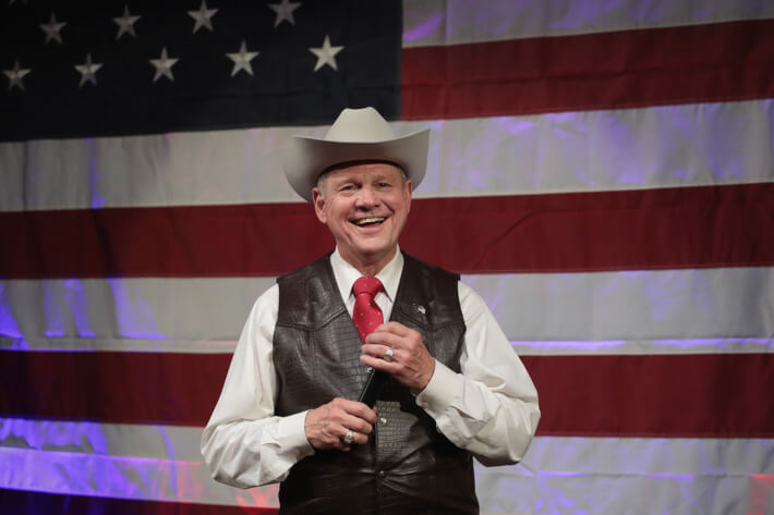 Trump, altro schiaffo in Alabama: eletto Moore, giudice anti-gay - trump 2 - Gay.it