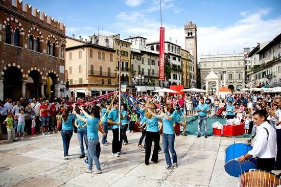 Verona, il Comune cancella evento LGBT: "Contenuti non adatti" - verona 1 - Gay.it