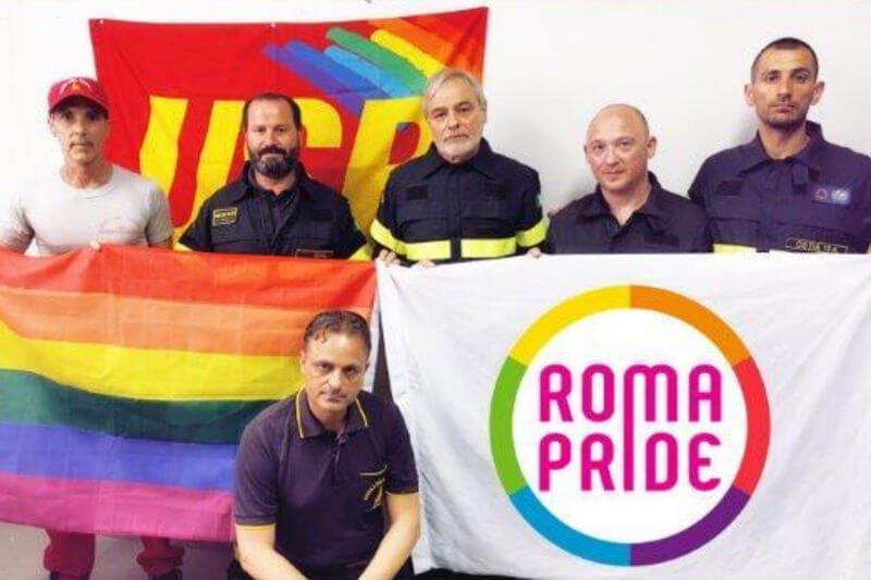 Pompiere in divisa al Pride: i colleghi raccolgono 50.000 firme in suo sostegno - vigili 4 - Gay.it