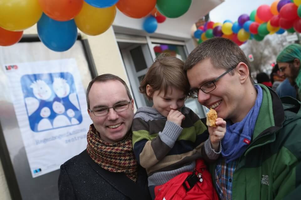Germania, dopo il matrimonio ecco la prima adozione gay