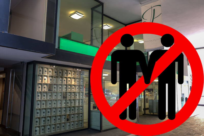 Bergamo, baci (a stampo) per il compleanno in pasticceria, coppia gay ripresa: “Trattenetevi, ci sono i bambini”