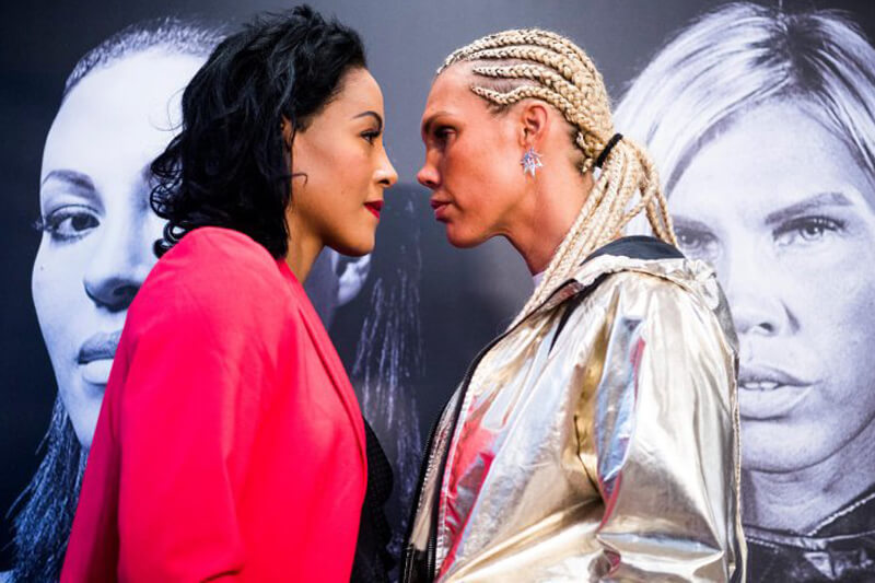 Bacio rubato tra le campionesse di boxe: ma la sfidante non sembra gradire