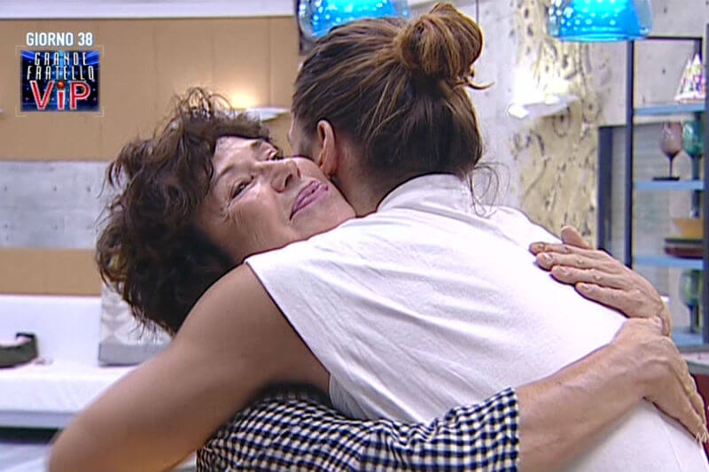 Grande Fratello Vip, Corinne Clery: “Il mondo è dei gay e in Italia ancora discutiamo”