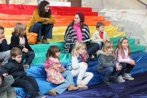 Pavia, favole LGBT ai bambini: ma il parroco li ha cacciati dal sagrato - favole lgbt 4 - Gay.it
